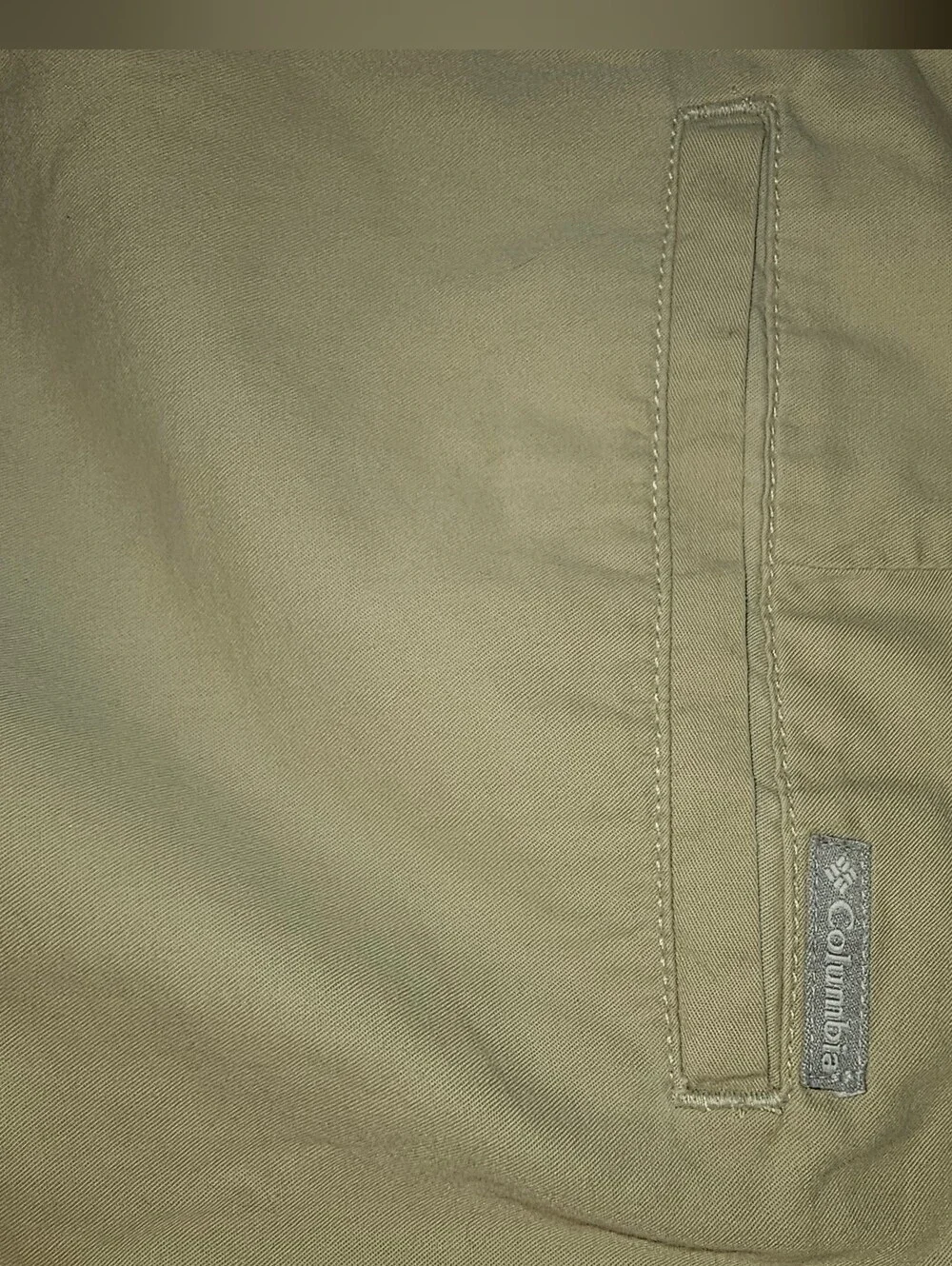 Columbia Men's khaki cargo shorts 34x10